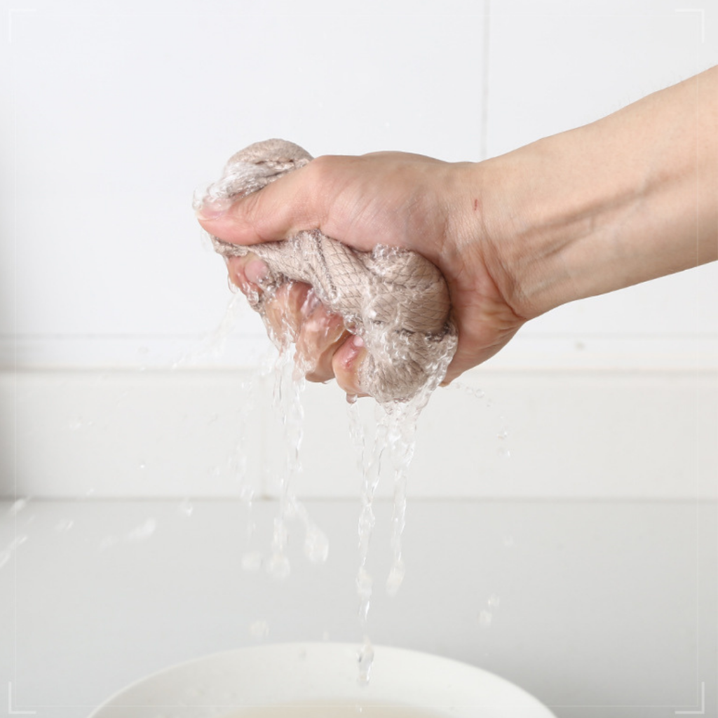 The wonder Microfiber Cleaning and Polishing Cloths Non-Abrasive, Reusable and Washable