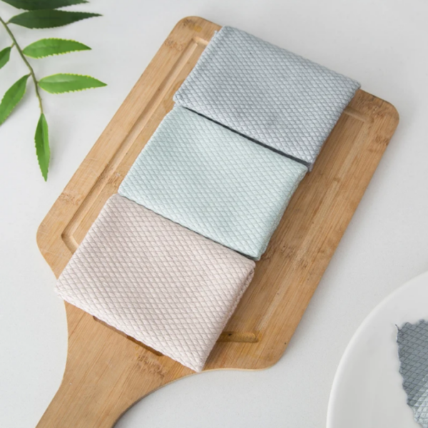 The wonder Microfiber Cleaning and Polishing Cloths Non-Abrasive, Reusable and Washable