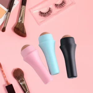Facial Oiliness neutralizing roller The secret of the face refreshing throughout the day Oil neutralizing roller!
